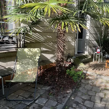 Avec Beau Jardin Apartment Paris