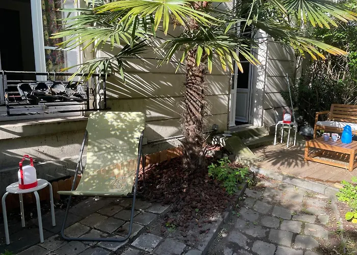 Avec Beau Jardin Apartment Paris